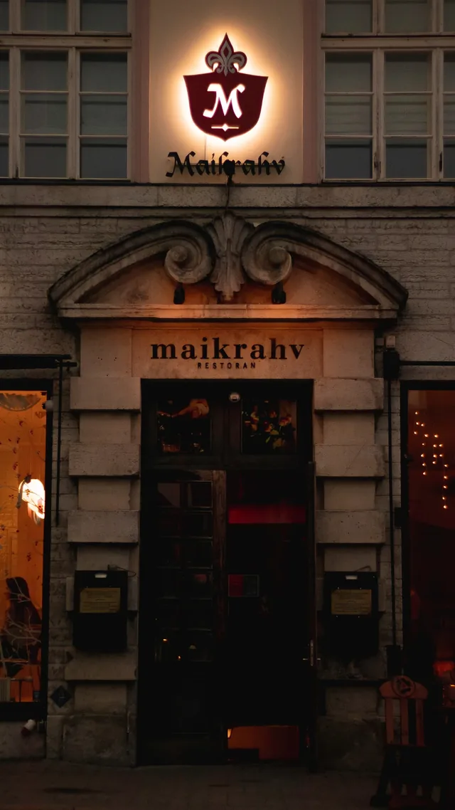 The Maikrahv restaurant entrance on Raekoja plats
